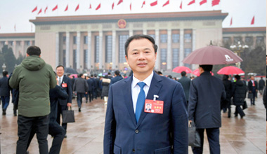 兩會(huì)季丨張?zhí)烊未韰⒓邮膶萌珖?guó)人大二次會(huì)議開(kāi)幕會(huì)